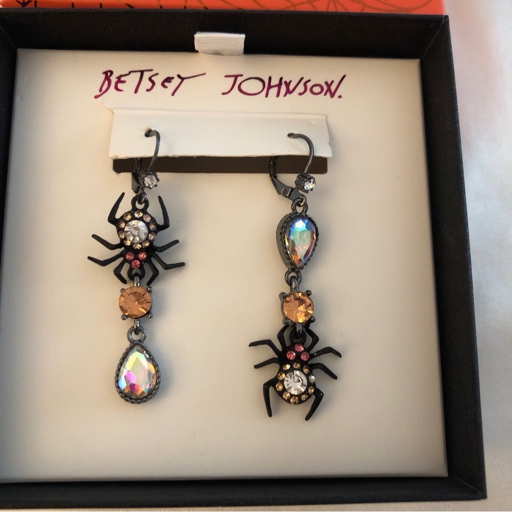 Betsey Johnson Hematite Tone Spider Mismatch Drop Earrings Crystal Accents NIB